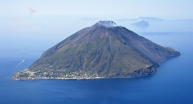 Нова ерупција на вулканот Стромболи во Италија