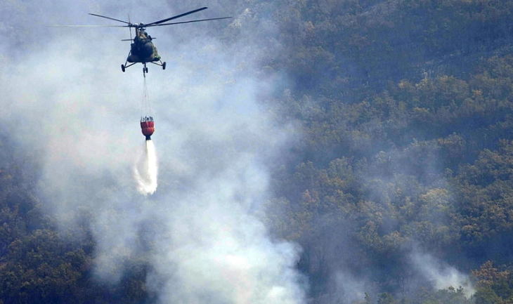ЦУК: Армискиот хеликоптер почна со гасење на пожарот на планината Серта,  на локацијата се вклучени повеќе луѓе