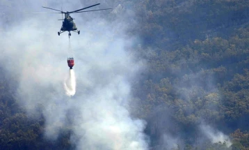 QMK: Helikopteri i armatës filloi me shuarjen e zjarrit në malin Serta, në lokacion janë përfshirë më shumë persona