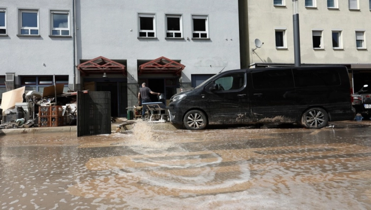 Неверемето со град предивика поплави и сообраќаен хаос во Баварија