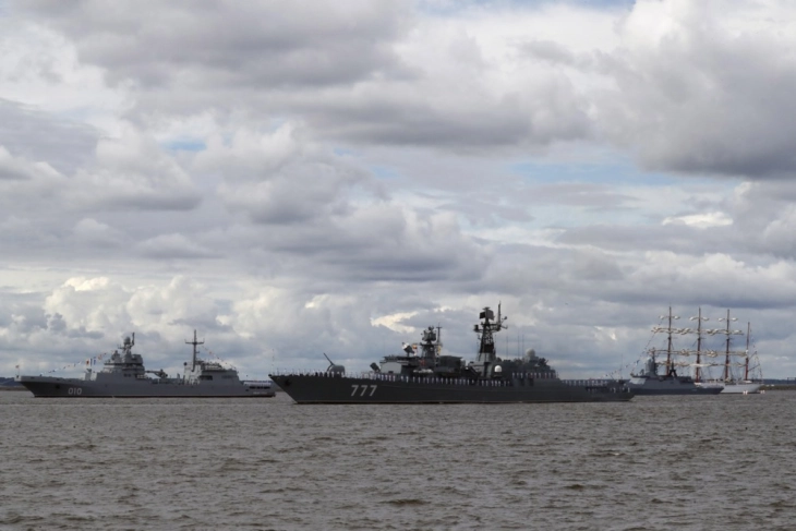 Два руски воени брода пристигнаа во Кина на заеднички поморски вежби