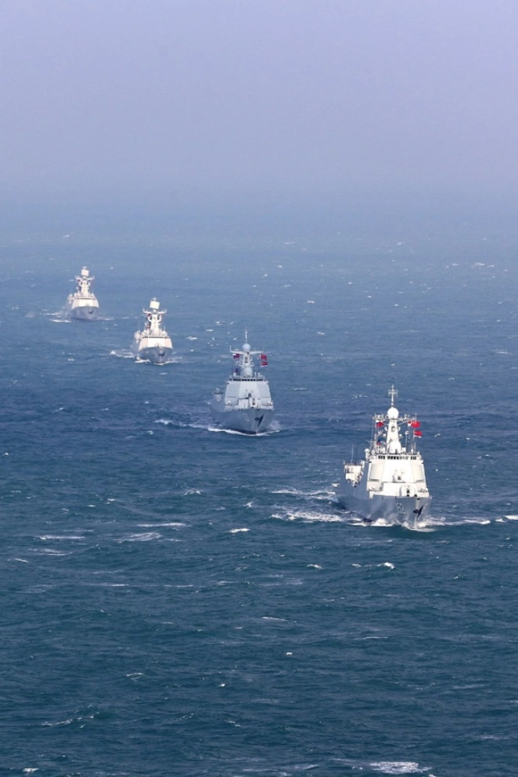 Кина и Русија започнаа заеднички поморски вежби