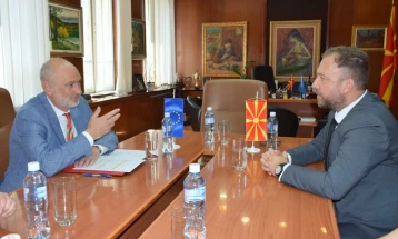 Средба на министерот Љутков со евроамбасадорот Гир