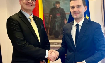 FM Mucunski holds farewell meeting with Canadian Ambassador Norman