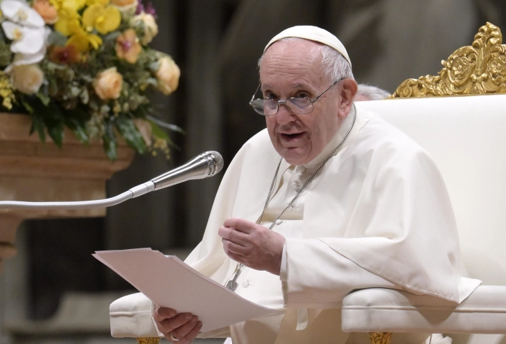 Папата Франциск повика на молитва за нови свештеници и калуѓерки бидејќи нивниот број се намалува