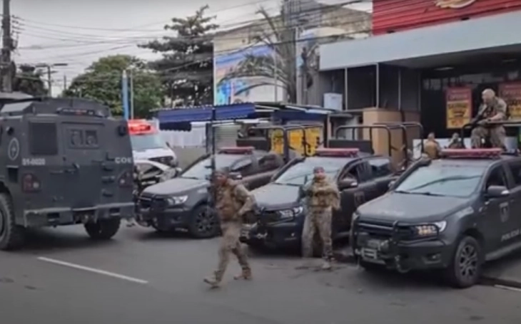 Околу 2.000 војници се обидуваат да ја вратат контролата во фавелите во Рио Де Женеиро