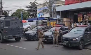 Rreth 2.000 ushtarë mundohen ta kthejnë kontrollin në  lagjet në Rio de Zhanejro