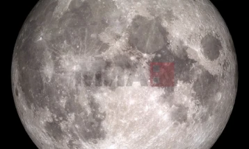 На Месечината откриена пештера погодна за научна база