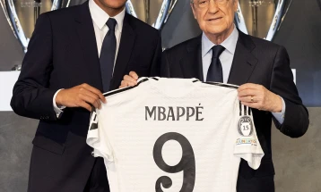 Перез на Мбапе му го врачи дресот на Реал со број 9