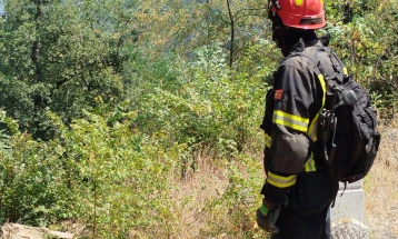 Zjarri në malin Ograzhden shuhet me ndihmën e helikopterëve serbë dhe turq
