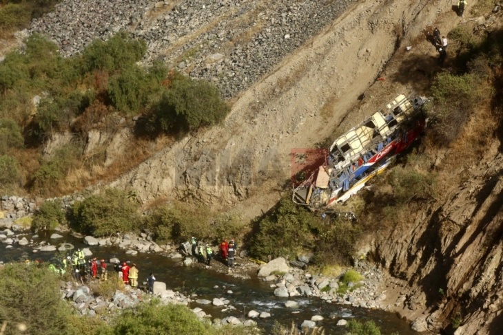 Најмалку 20 загинати во автобуска несреќа во Перу