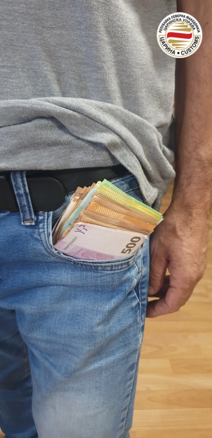 Царинската управа спречи обид за нелегално изнесување девизи и заплени 6.850 евра