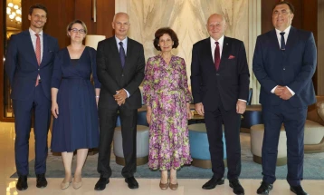 Takim i presidentes Siljanovska Davkova me ambasadorët e vendeve nga Grupi i Vishegradit