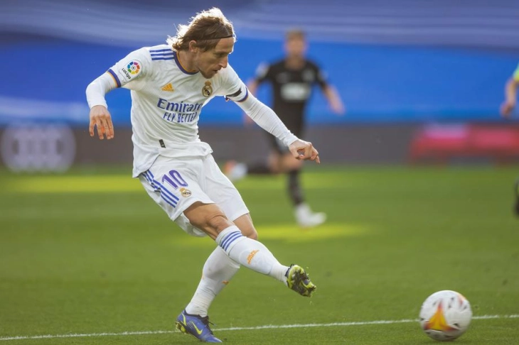 Luka Modric signs new one-year deal with Real Madrid