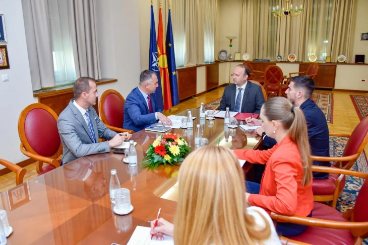 Gashi në takim me përfaqësuesit e Zyres së DCAF-it në Shkup