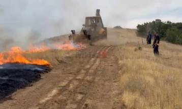 Се гасне интензивно пожарот над штипските села на планината Серта