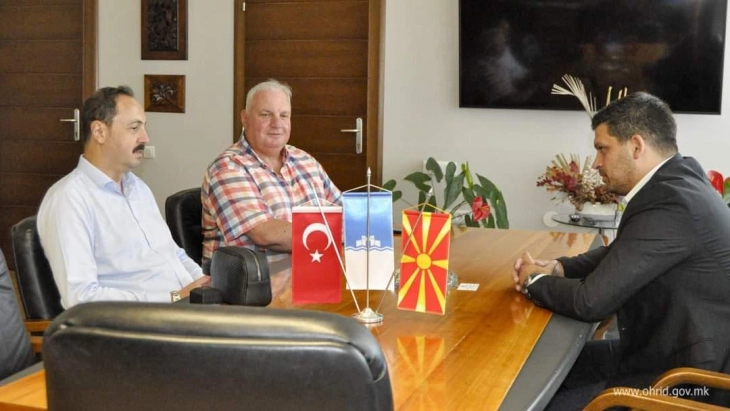 Градоначалникот на Охрид Пецаков се сретна со турскиот амбасадор Фатих Улусој