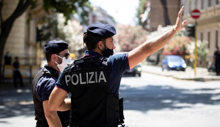 Едно лице загина, а 17 се повредени во верижен судар во Италија