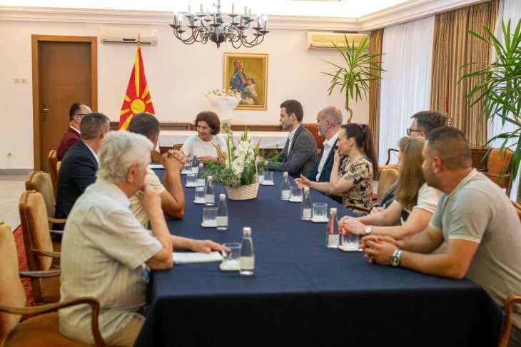 Муцунски на средба со Македонците од Албанија: Владата и МНР активно ќе работат на унапредување и заштита на интересите на македонското малцинство