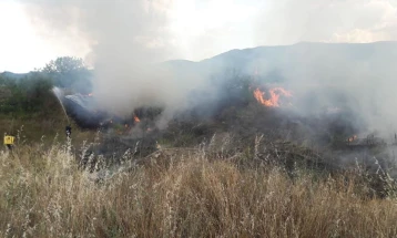 ЦУК: Пожарот зад  армиското стрелиште Пенуш се движи во насока кон Брегалница