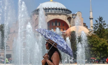 Lagështia rekord e lartë e ajrit mbi 95 për qind në Stamboll, në rajonin Hataj temperatura mbi 40 gradë u ndje si 62 gradë Celsius