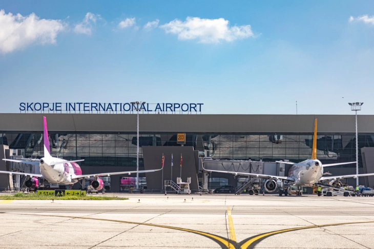Министерот Николоски најавува нови евтини авиолинии од двата аеродрома