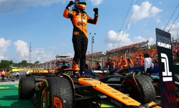 Пјастри победи на трката за ГН на Унгарија и ја забележа првата победа во Формула 1