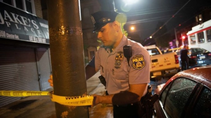 Тројца мажи загинаа во престрелка во Филаделфија, шест лица се повредени