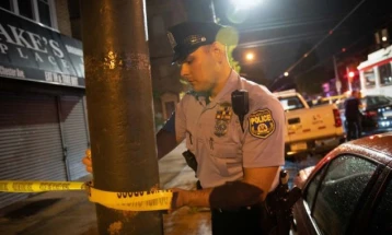 Тројца мажи загинаа во престрелка во Филаделфија, шест лица се повредени