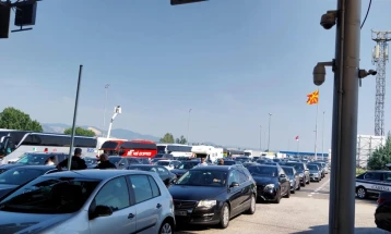 Sixty minutes' wait to enter and exit via Tabanovce, Bogorodica border crossings