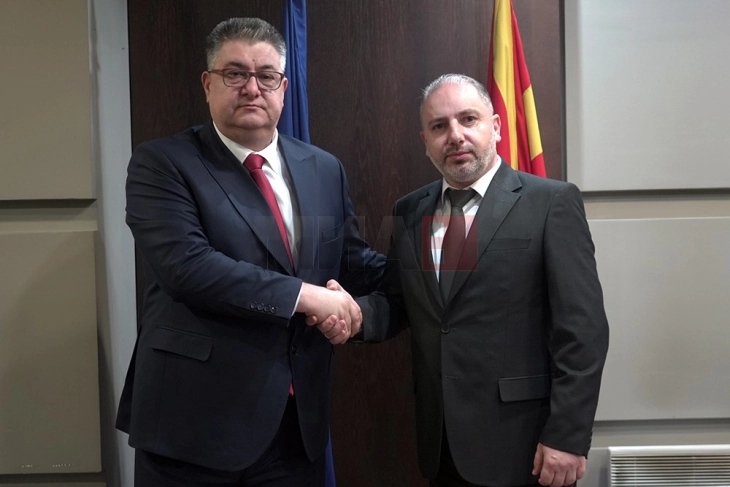 Takimi i ministrit Minçev me drejtorin e Drejtosië doganore, Nikollovski
