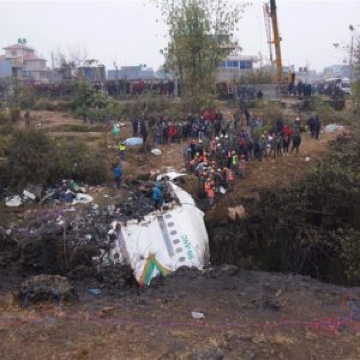 Në Nepal u rrëzua një aeroplan gjatë fluturimit