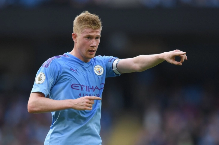 Pep Guardiola says Kevin de Bruyne 'isn't leaving' Manchester City