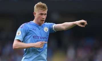 Pep Guardiola says Kevin de Bruyne 'isn't leaving' Manchester City