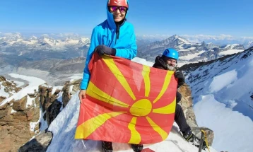 Двајца тетовски планинари се искачија на највисокиот швајцарски врв Дуфуршпиц