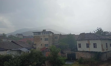 Дождот што врне попладнево во општина Чашка ги гасне повеќедневните шумски пожари во поширокиот регион