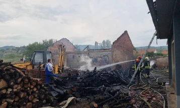 Изгаснат пожарот во Ново Село, изгореа три плевни и две куќи