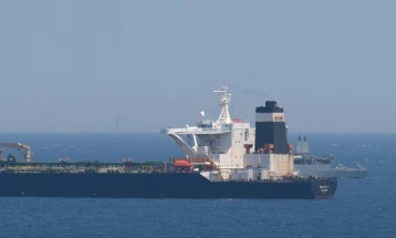 Нафтен танкер потона крај брегот на Филипините, се излеаја 1,4 милиони литри нафта