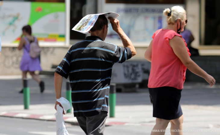 Mot me diell me vranësira të vogla deri mesatare