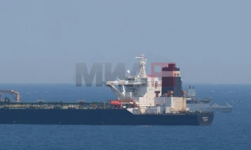 Një tanker nafte është përmbytur në brigjet e Filipineve, janë derdhur 1,4 milionë litra naftë