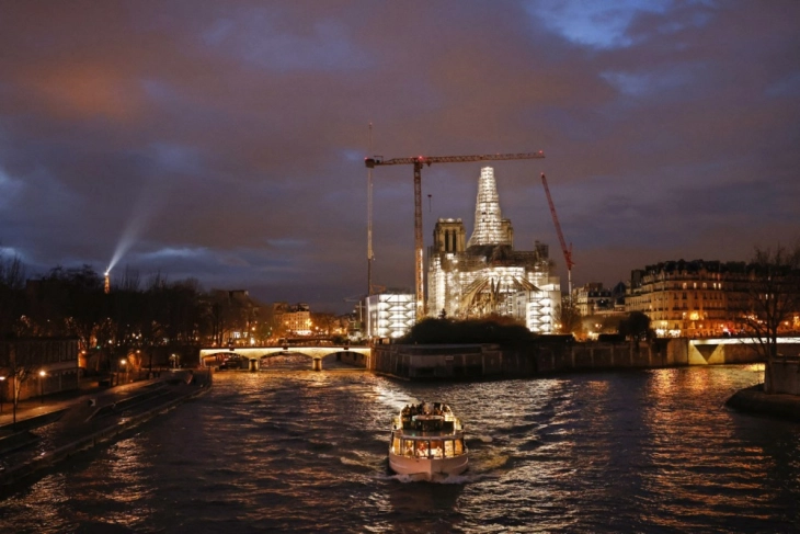 Сопствениците на бродови во Париз бележат пад на приходите поради Олимпијадата