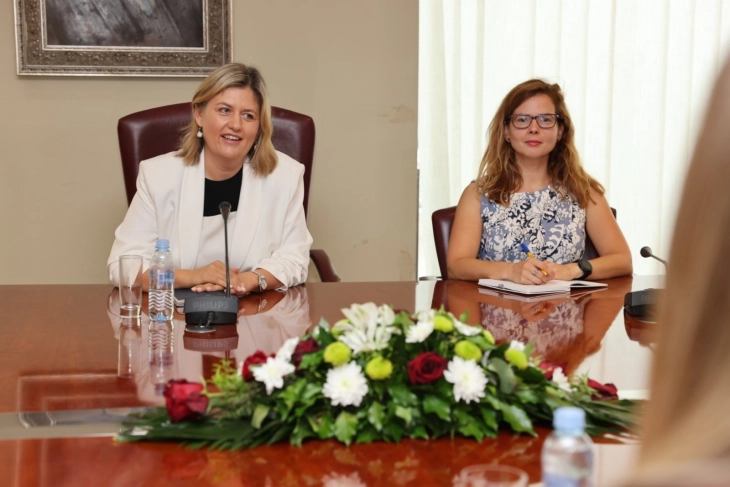 Средба на министерката Божиновска со претставници на УСАИД
