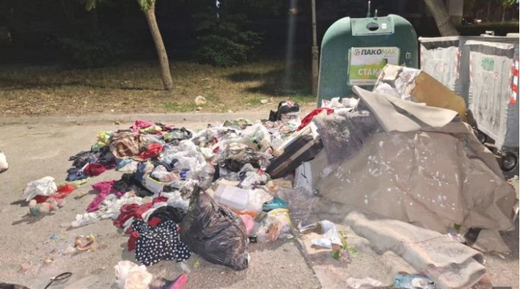 Скопјани да фрлаат ѓубре во контејнерите, а не околу нив, апелира „Комунална хигиена“
