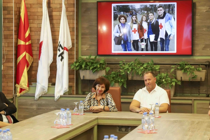 Presidentja Siljanovska Davkova për vizitë tek Kryqi i Kuq