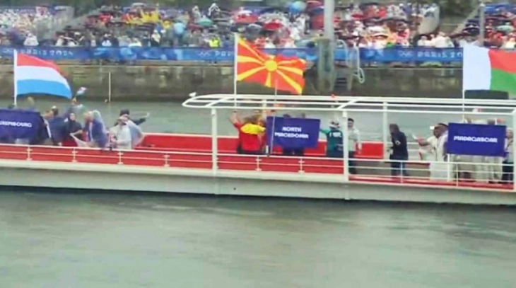 ОИ 2024: Македонското знаме развеано на реката Сена