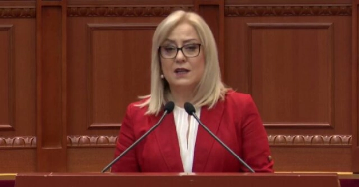 Kryetarja e Parlamentit shqiptar, Lindita Nikolla, dha dorëheqje nga funksioni