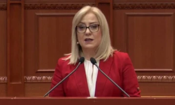 Kryetarja e Parlamentit shqiptar, Lindita Nikolla, dha dorëheqje nga funksioni