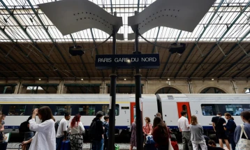 Сите возови во Франција сообраќаат нормално