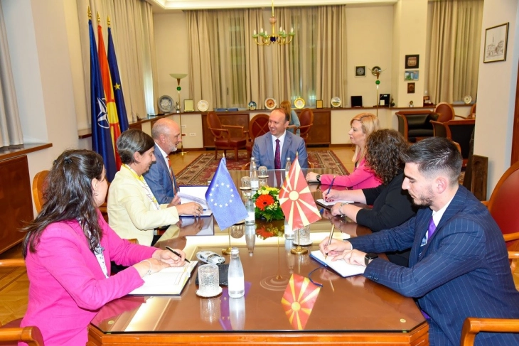 Speaker Gashi holds farewell meeting with EU Ambassador Geer