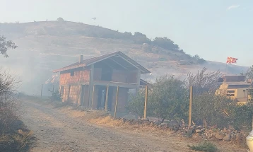 Në rrethinën e Sveti Nikollës nga zjarri janë kapluar tre fshatra